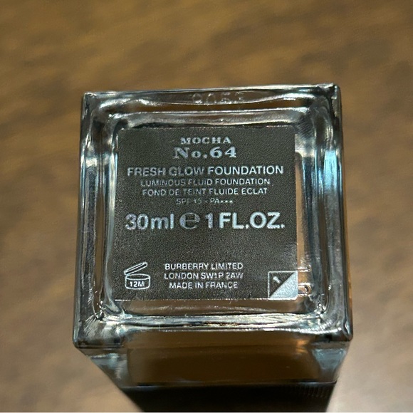 NEW BURBERRY Fresh Glow Foundation Sunscreen Broad Spectrum SPF 12 – Mocha No.64 - Picture 3 of 4